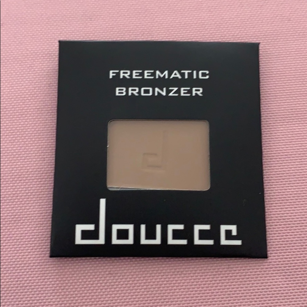 ❄️Doucce freematic bronzer in shade sunbeam